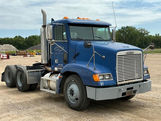 Image of Freightliner FLD112 equipment image 2