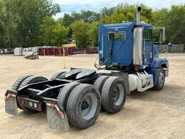 Image of Freightliner FLD112 equipment image 4