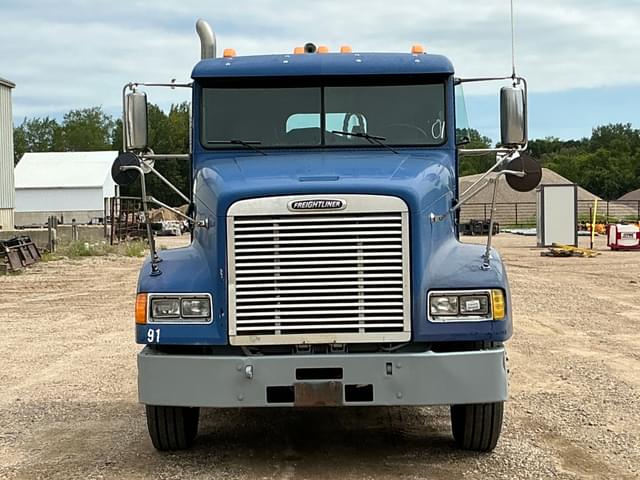 Image of Freightliner FLD112 equipment image 1