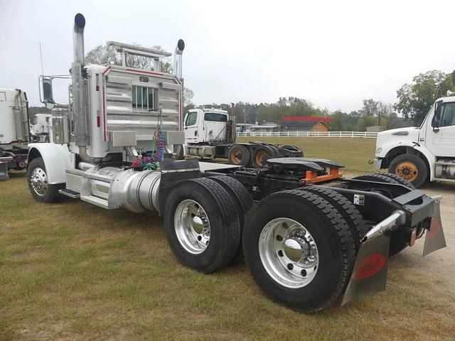 Image of Peterbilt 388 equipment image 3