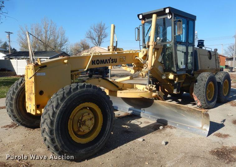 Main image Komatsu GD650A