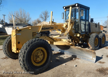 Main image Komatsu GD650A