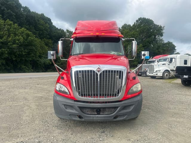 Image of International ProStar Plus 122 equipment image 2