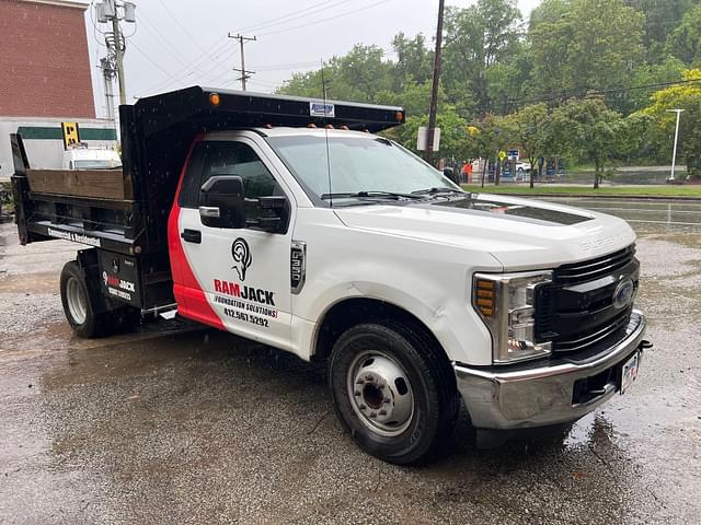 Image of Ford F-350 equipment image 1