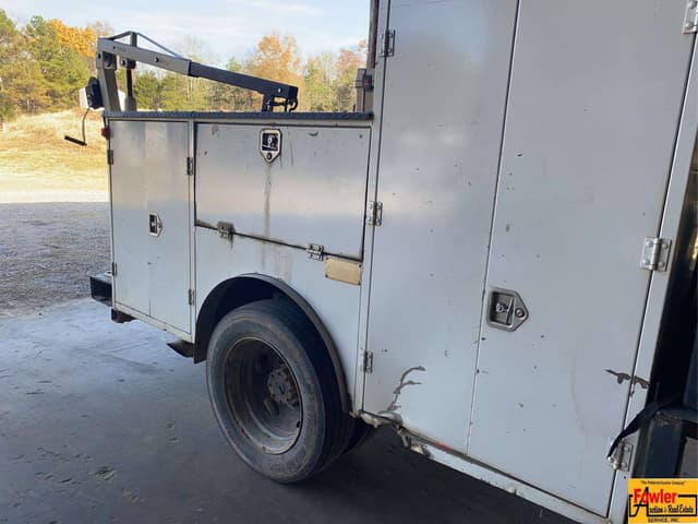 Image of Ford F-450 equipment image 3