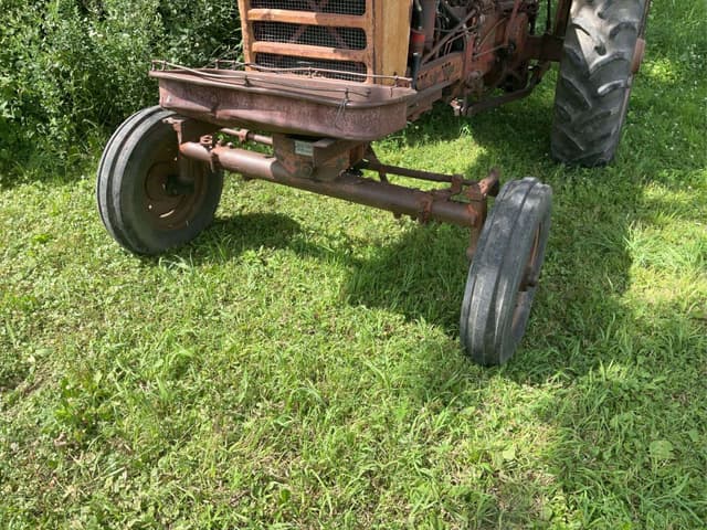 Image of Farmall 560 equipment image 4