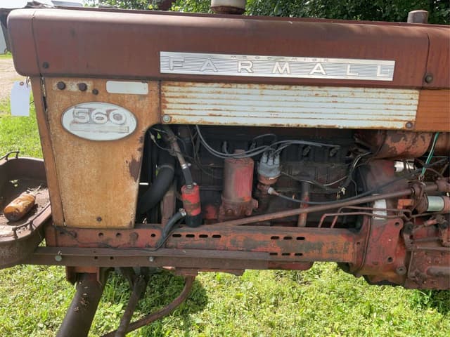 Image of Farmall 560 equipment image 3