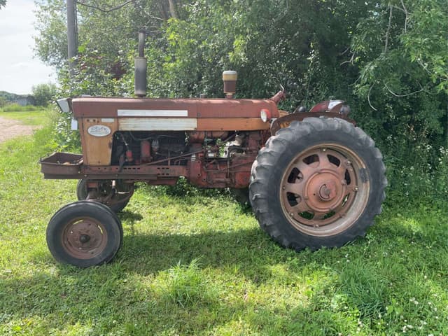 Image of Farmall 560 equipment image 2