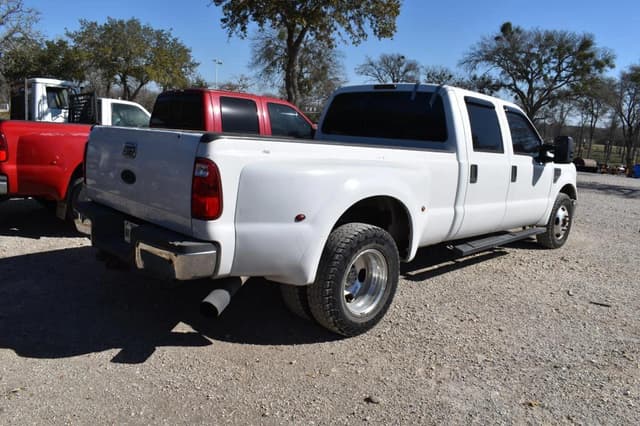 Image of Ford F-350 equipment image 2