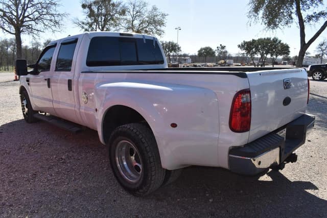 Image of Ford F-350 equipment image 3