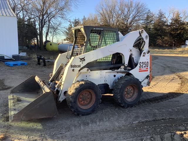 Image of Bobcat S250 equipment image 2