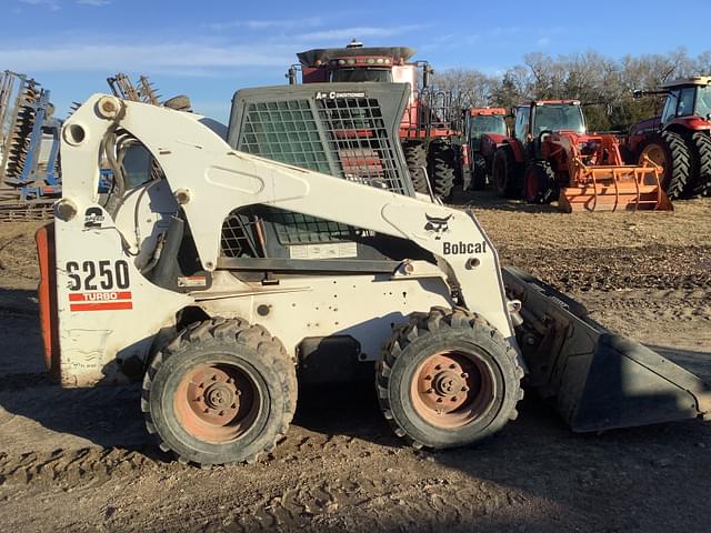 Image of Bobcat S250 equipment image 4