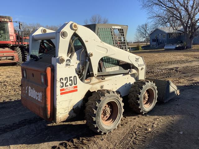 Image of Bobcat S250 equipment image 3