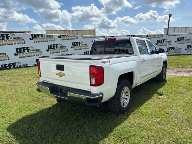 Image of Chevrolet Silverado equipment image 4