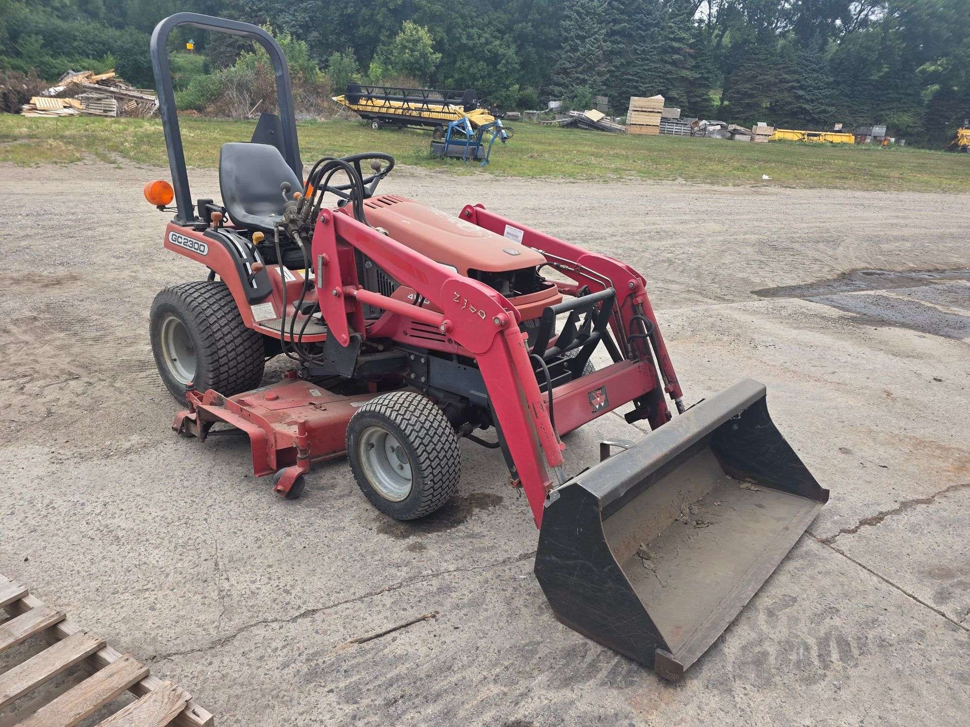 2005 Massey Ferguson GC2300 Equipment Image0