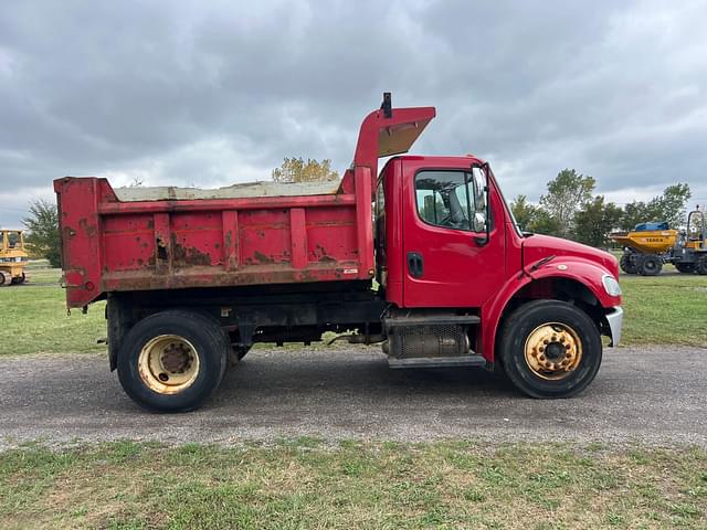 Image of Freightliner M2 equipment image 3