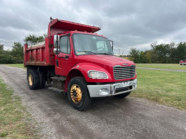 Image of Freightliner M2 equipment image 2