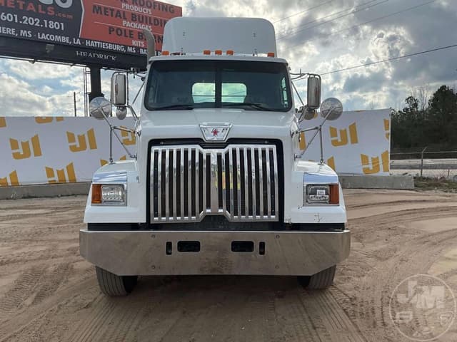 Image of Western Star 4700 equipment image 1