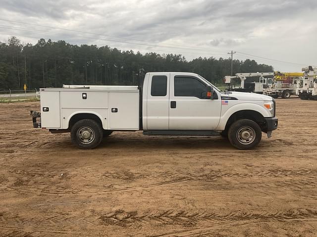 Image of Ford F-250 equipment image 3