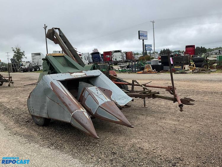 New Idea 325 Equipment Image0