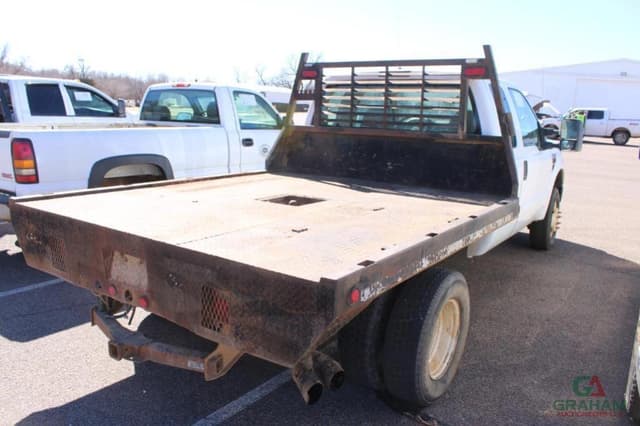 Image of Ford F-350 equipment image 2