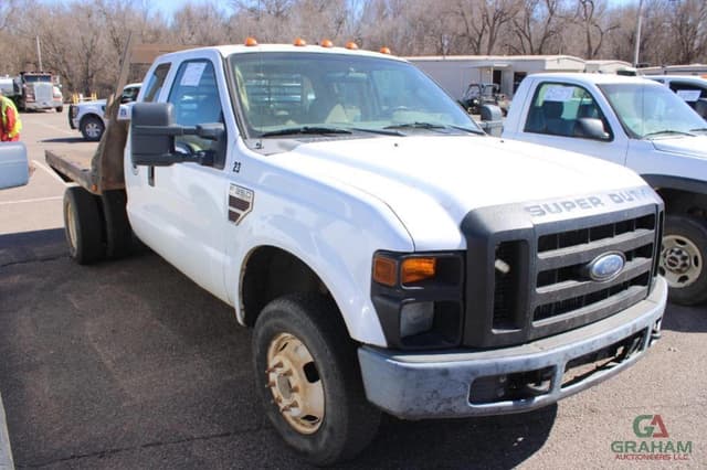 Image of Ford F-350 equipment image 1