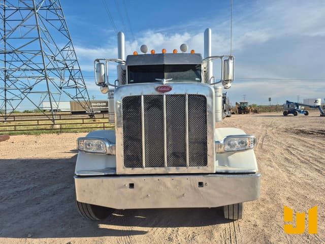 Image of Peterbilt 389 equipment image 1