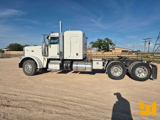 Image of Peterbilt 389 equipment image 4