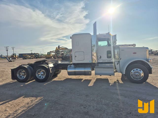 Image of Peterbilt 389 equipment image 3