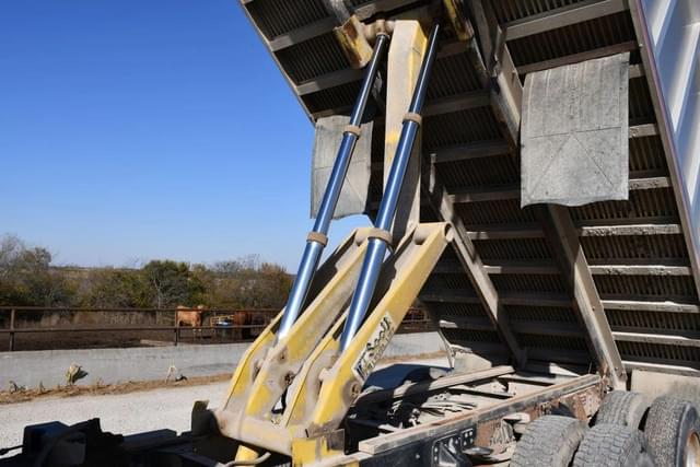 Image of Chevrolet C70 equipment image 1