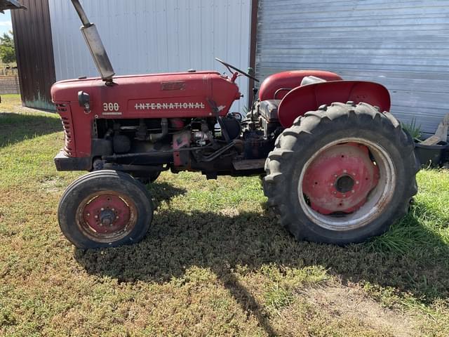 Image of International Harvester 300 equipment image 3
