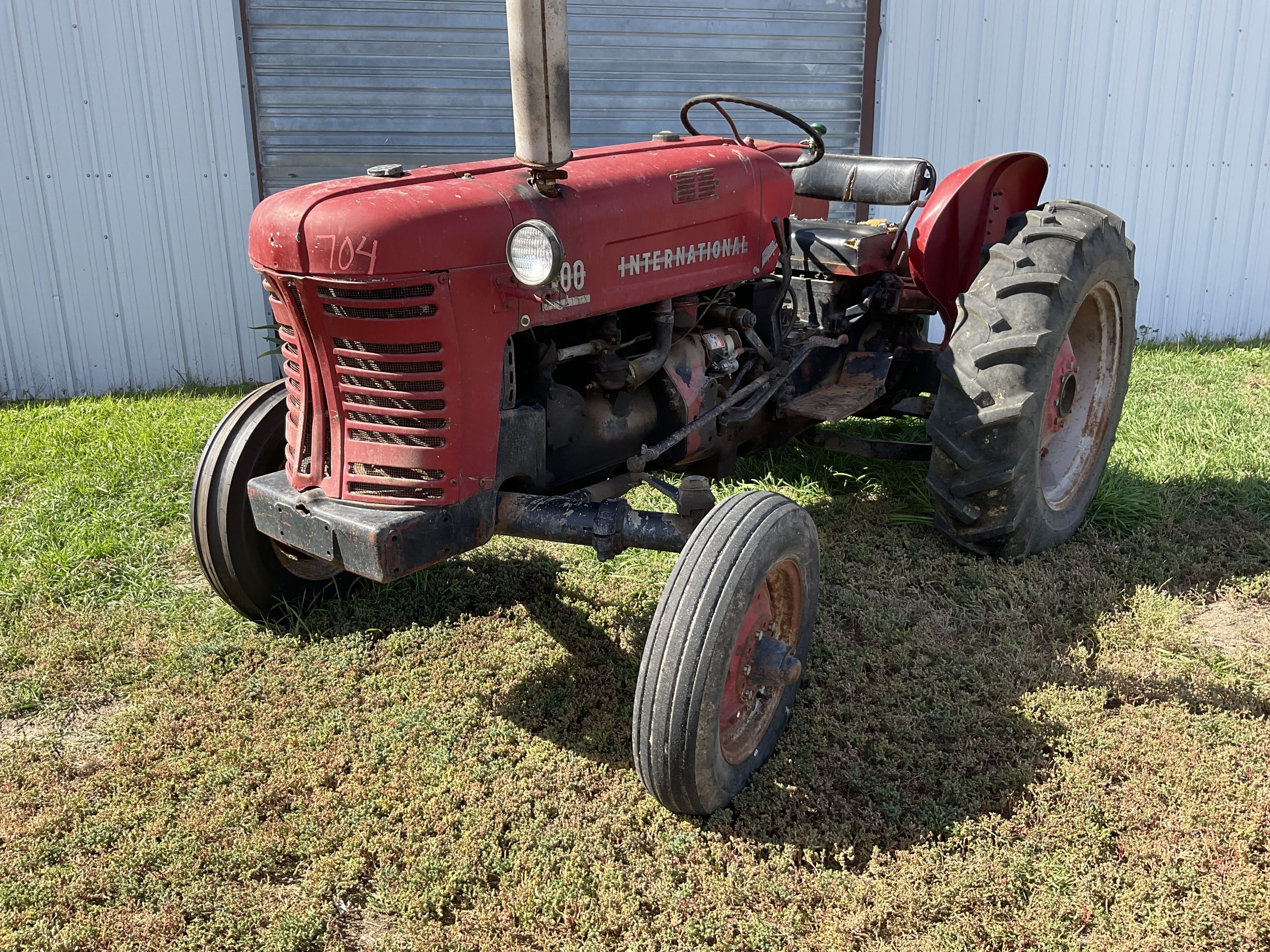International Harvester 300 Equipment Image0