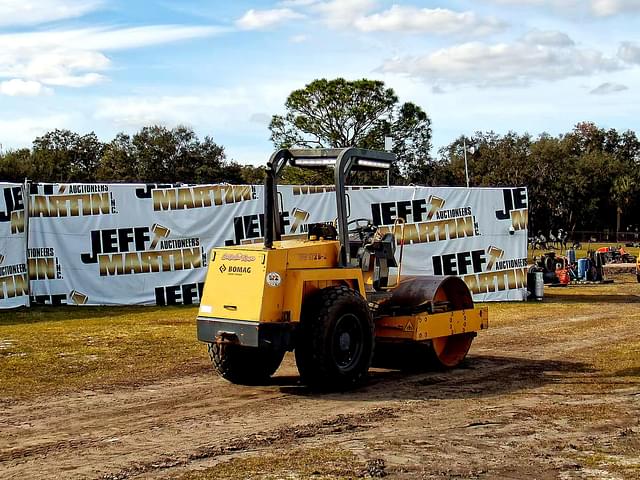 Image of Bomag BW172D equipment image 4