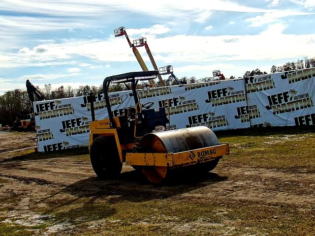 Image of Bomag BW172D equipment image 2