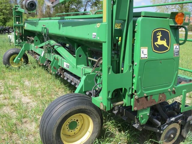 Image of John Deere 1520 equipment image 4