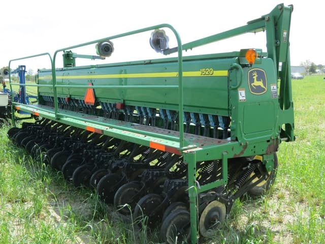 Image of John Deere 1520 equipment image 1