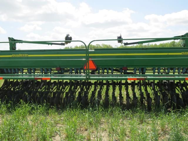 Image of John Deere 1520 equipment image 2