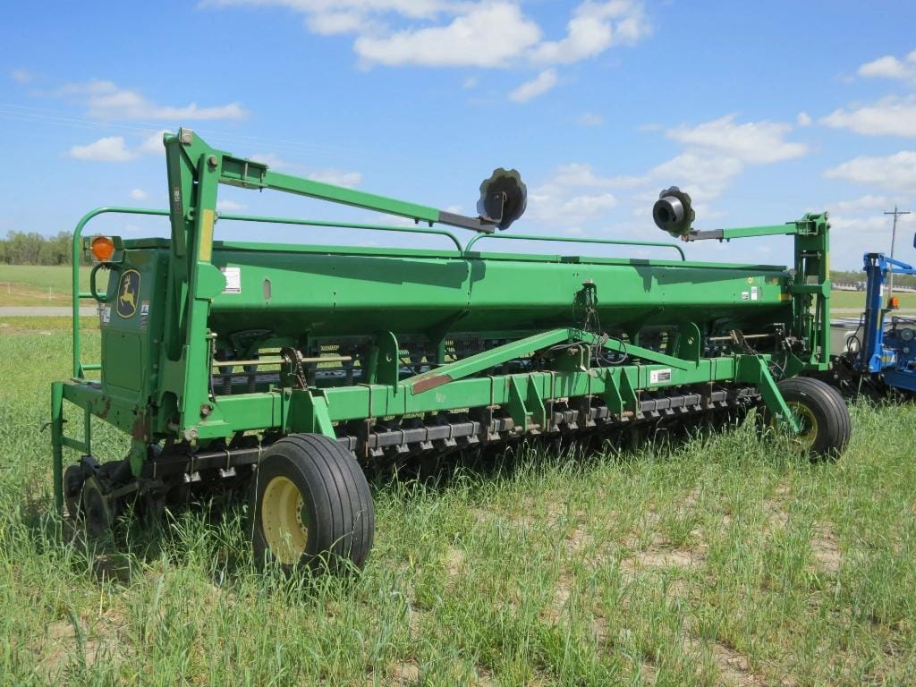 John Deere 1520 Equipment Image0