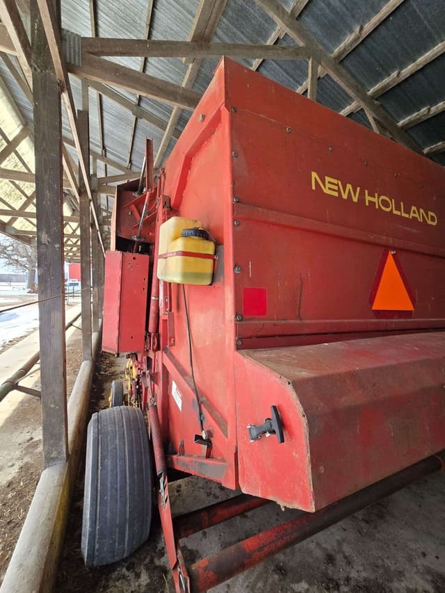 Image of New Holland 855 equipment image 2