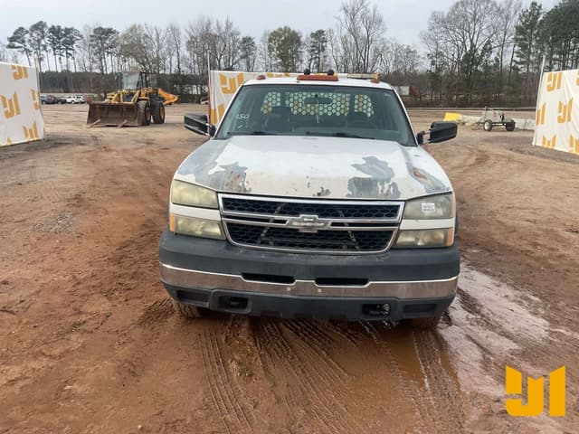 Image of Chevrolet Silverado equipment image 1