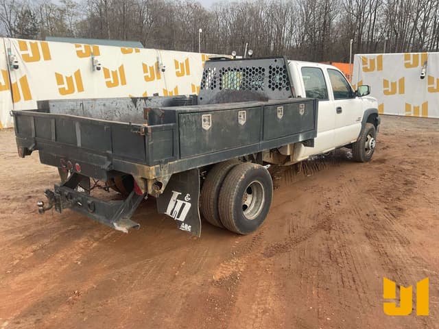 Image of Chevrolet Silverado equipment image 4