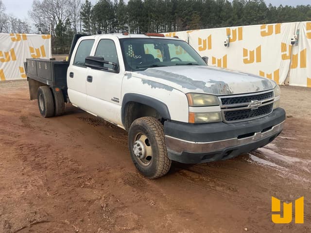 Image of Chevrolet Silverado equipment image 2