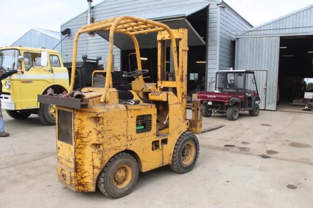 Image of Towmotor 501P-RS equipment image 3