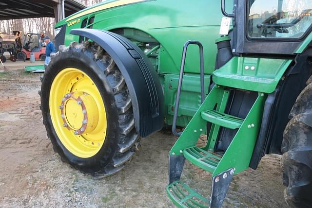 Image of John Deere 8285R equipment image 4