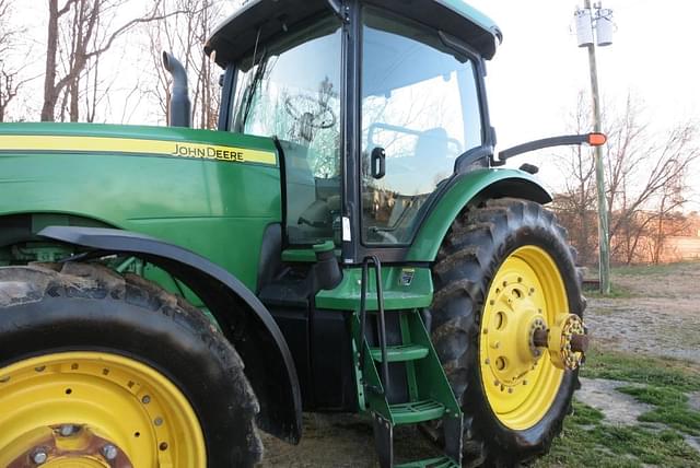 Image of John Deere 8285R equipment image 2