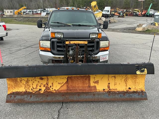 Image of Ford F-350 equipment image 3