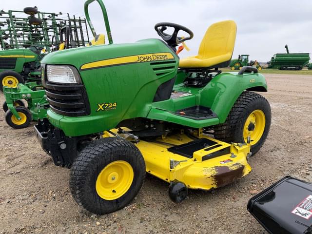 Image of John Deere X724 equipment image 4