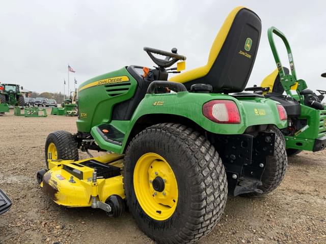 Image of John Deere X724 equipment image 3