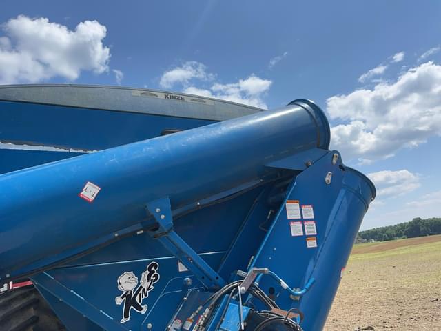 Image of Kinze 1050 equipment image 4