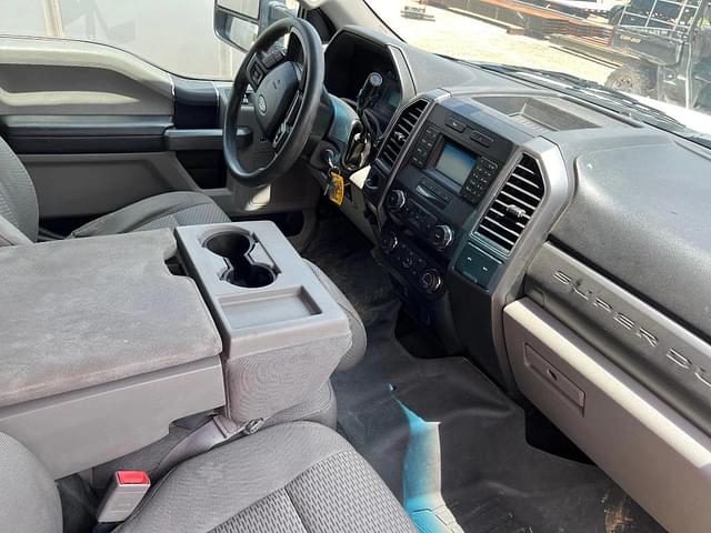 Image of Ford F-550 equipment image 4